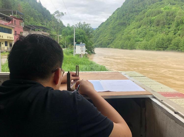 重庆暴雨连续强降雨应对挑战，城市如何应对暴雨危机最新消息